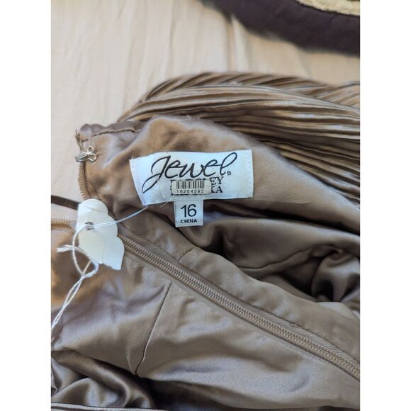 Jewel x Badgley Mischka Pleated Double V Mini Dress with Balloon Sleeve Brown - Picture 4 of 7